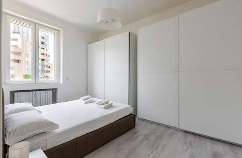 Porta Garibaldi Apartment | Cozy and bright 66sqm apartment located on the 6th floor of a building with lift (with a flight of stairs at the entrance to reach it).The accommodation is located in an exceptional position, just 300m from P.zza Gae Aulenti, famous for the wonderful vie