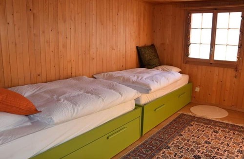 Lenk Apartment | Cosy apartment for 8 guests with WIFI, balcony and pets allowed