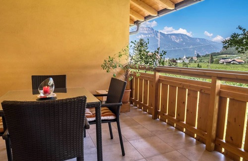 Gries - Quirein Apartment | Apartment “Urbanhof - Moritzing” with Mountain View, Wi-Fi & 2 Balconies