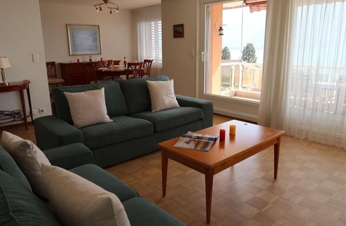 Montreux Apartment | Cosy apartment for 5 people with WIFI, TV, balcony, pets allowed and panoramic view