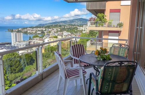Montreux Apartment | Cosy apartment for 5 people with WIFI, TV, balcony, pets allowed and panoramic view