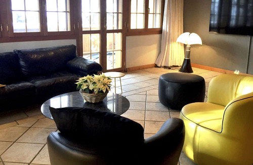 Saanen Apartment | Cosy apartment for 4 guests with WIFI, TV and balcony