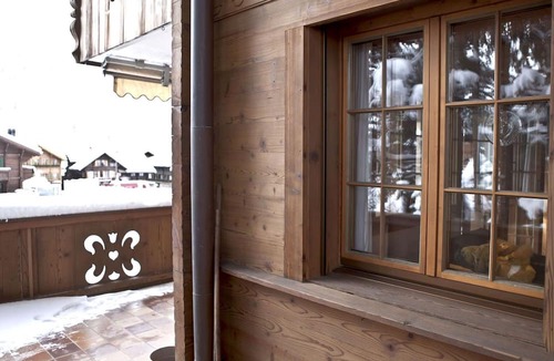 Saanen Apartment | Cosy apartment for 4 guests with WIFI, TV and balcony