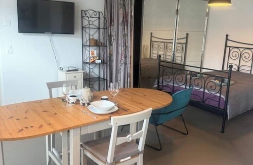 Blumenstein Apartment | Studio Happy Life - peace, mountain views & perfect location near Interlaken