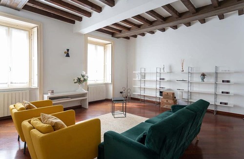Central Station Apartment | Spacious flat w/wooden beams - Porta Venezia