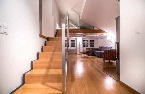 Old Town Apartment | Lake Side Location Bellevue