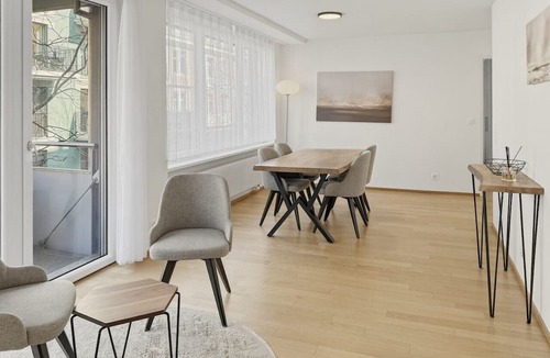 Sihlfeld Apartment | 2BR flat in the city center (West 12)
