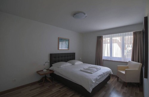 Muhlebach Apartment | 2.5BR flat close to lake/opera/city center (SF10)