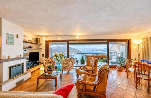 Someraro Apartment | Isola Bella: Lake Maggiore view Terrace in Stresa - Happy Rentals