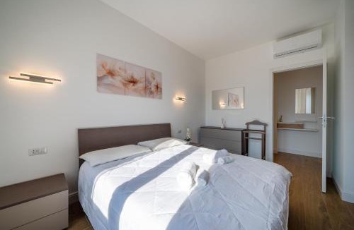 Lecco Apartment | Lake Como 5' - Mountain View - 10' Station - Wifi, AC