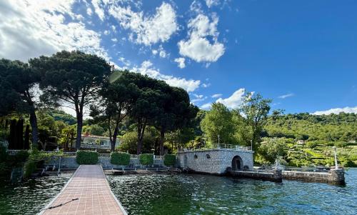 Lesa Villa | Casa Blanca - Villa with pool and private beach