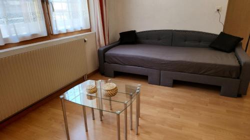 Kandersteg Apartment | Bergblick, maximal 4 Personen, Küche, Balkon, Parkplatz
