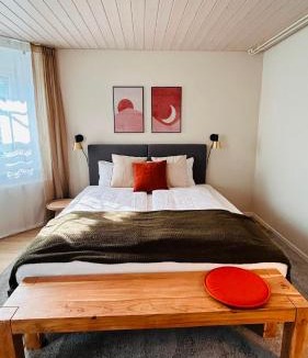 Biel Apartment | 130sqm Duplex with AirC - Gratis Parking - Familie Freunde - See und Jura