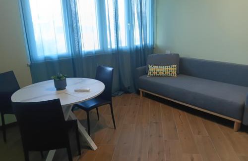 Novegro Hotel | Linate Home Suite Aparthotel with onsite secure parking and 10 minutes by walk from-to airport - Con parcheggio sorvegliato in loco e a 10 minuti a piedi da e per aeroporto di Linate metro blu M4