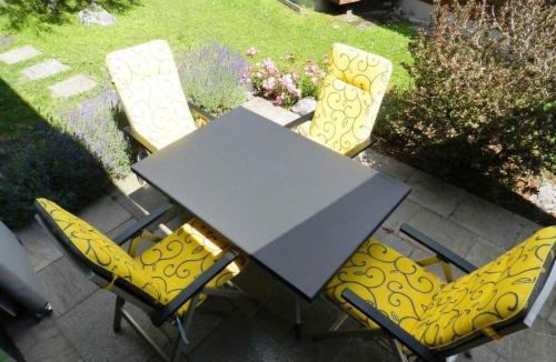 Saanen Apartment | Apartment Abnaki- Chalet Appartement-Fewo- Dusche oder Bad- WC 2-Bettwohnung by Interhome