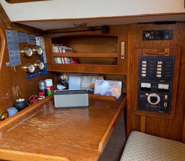 Nyon Boat Rental | Fully equipped sailing boat & exploring zodiac