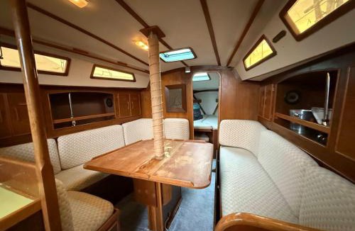 Nyon Boat Rental | Fully equipped sailing boat & exploring zodiac
