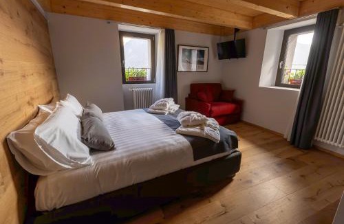 Temu Bed & Breakfast | Adamello skyline