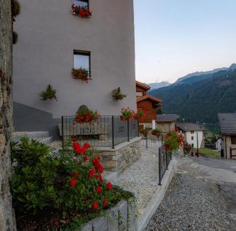 Temu Bed & Breakfast | Adamello skyline