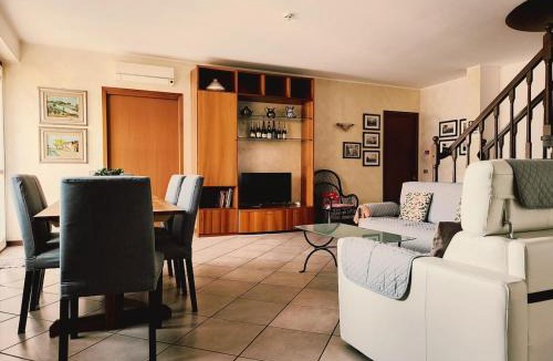 Nerviano Apartment | Elegante Attico vicino Rho Fiera con Garage