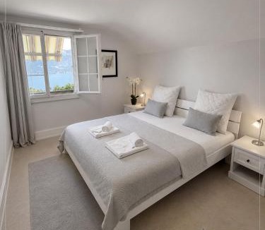 Hilterfingen Apartment | Mon Bijou Chalet au Lac Alpin