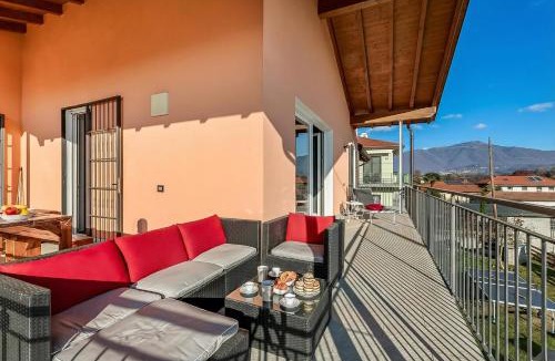 Besozzo Villa | Villa Laura Private Pool and Garden near Lake Maggiore for 9 - Happy Rentals