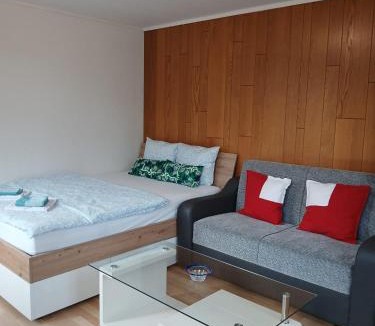 Buehler Apartment | Zimmer mit Bad