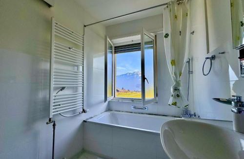 Faulensee House | Vintage Lake View Villa with Outdoor Pool