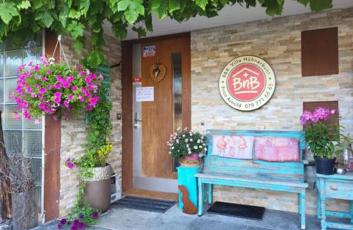 Menziken Bed & Breakfast | Villa Hühnerbunt Erica Arnold 5737 Menziken