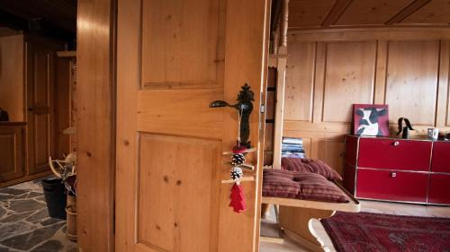Klosters-Serneus Ski Chalet | Rustico Pagrüeg - Swiss Alpine Charm 1-5 Pers