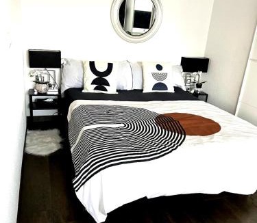 Hard Apartment | Executive Suite-Business Edition