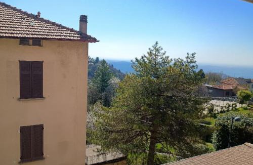 Brunate House | Affascinante Mansarda nel Cuore di Brunate