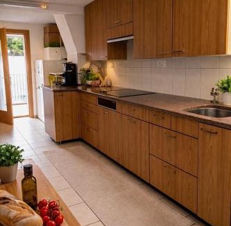 Wohlen House | Zimmer mit Zugang zu Küche & Bad