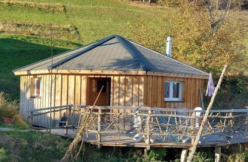 Sundlauenen House | Holiday Home Einzigartige Holzhütte mit Bergpanorama by Interhome