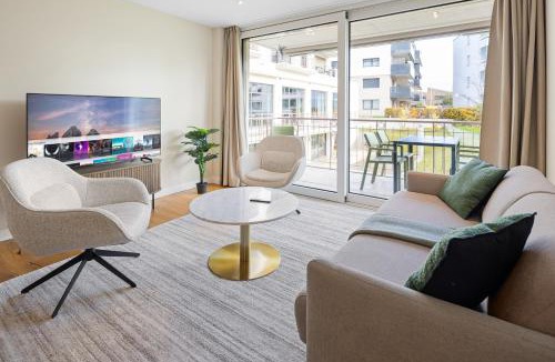 Embrach Apartment | Visionary Hospitality Embrach, Zürich - Premium Apartments with Free Parking, Washer, Kitchen, Rooftop Terrace, Lounge, Bus Stop, Train Station, 15' Airport
