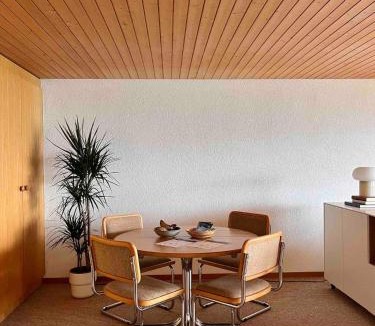 Aeschlen ob Gunten Apartment | Amazing Lake Views-Cozy Retreat-King Bed