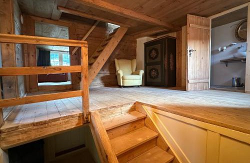 Brunnadern House | Gemütliches Chalet-Zimmer in Guesthouse Rosalie
