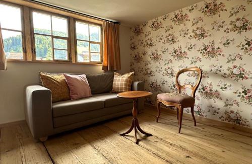Brunnadern House | Historic Swiss Room mit Badeplatz im Fluss