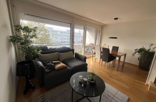 Gundeldingen Apartment | Möbelierte Wohnung mit Balkon zwischen Bahnhof und St Jakob