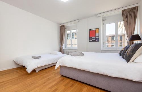 Werd Apartment | KAYA Zurich Apartment 2B - Downtown 2BR Deluxe Apt