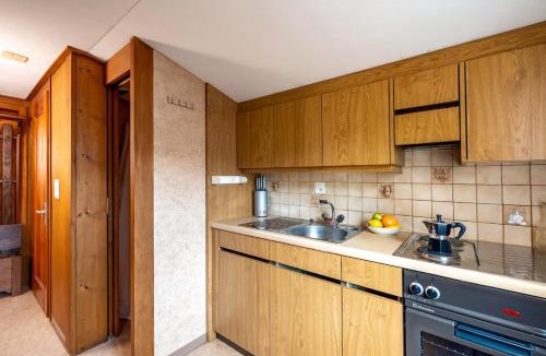 Spiez Apartment | Chalet In The Countryside Kitchen Parking Lot