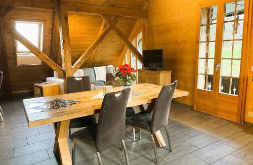 Hondrich Apartment | Ferienwohnung Haus Itten gemütlich und rustikal