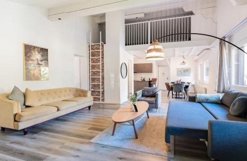 Blausee Apartment | Unique Penthouse with Gallery and Mountain View
