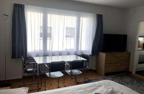 Hirslanden Apartment | Bright and quiet studio in the city center - Sky1
