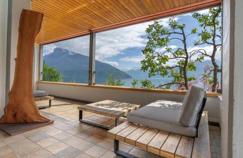 Faulensee Apartment | Villa with pool, garden & direct at lake