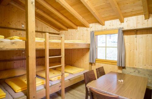 Muotathal Cabin | Hüttenhotel Husky Lodge