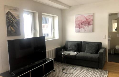 Sihlfeld Apartment | Very sunny 1BR flat in the city center - West4