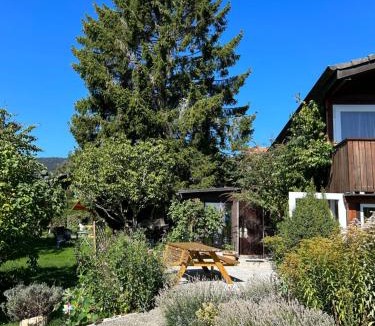 Le Vaud Bed & Breakfast | Jolie chambre dans chalet