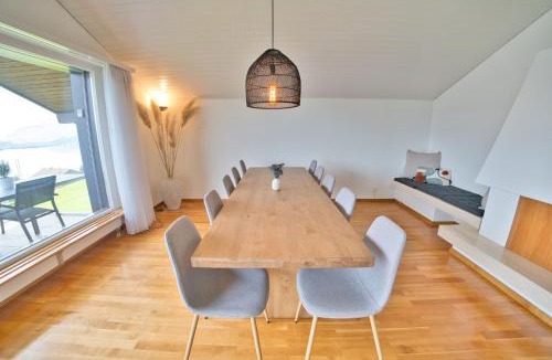 Krattigen Apartment | Dreamview Retreat - Breathtaking Lake Views