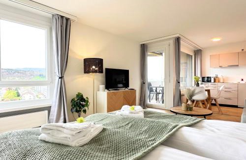 Dietikon District Apartment | STAYY Sky Studio Premium Apartment near Limmattal Hospital - 24h Self Check-in with free Parking
